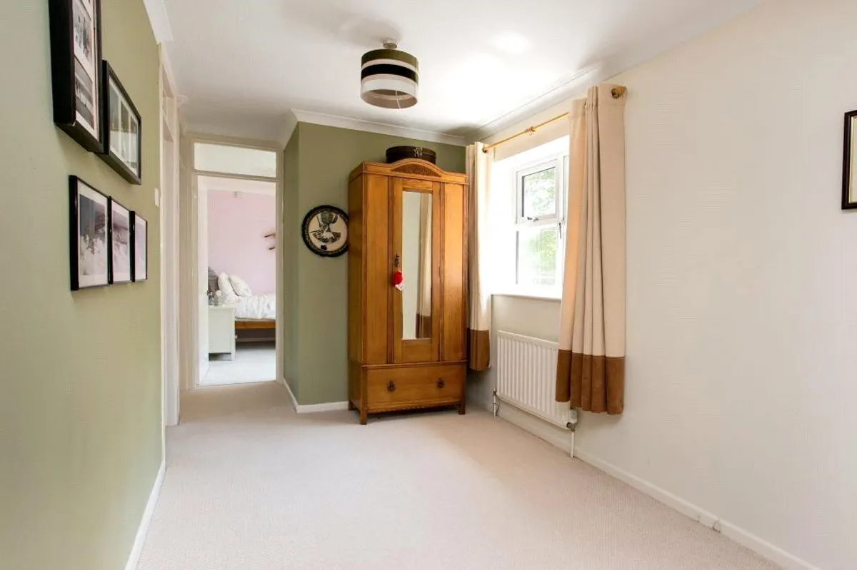 Hollybush Lane, West Heath, RG26