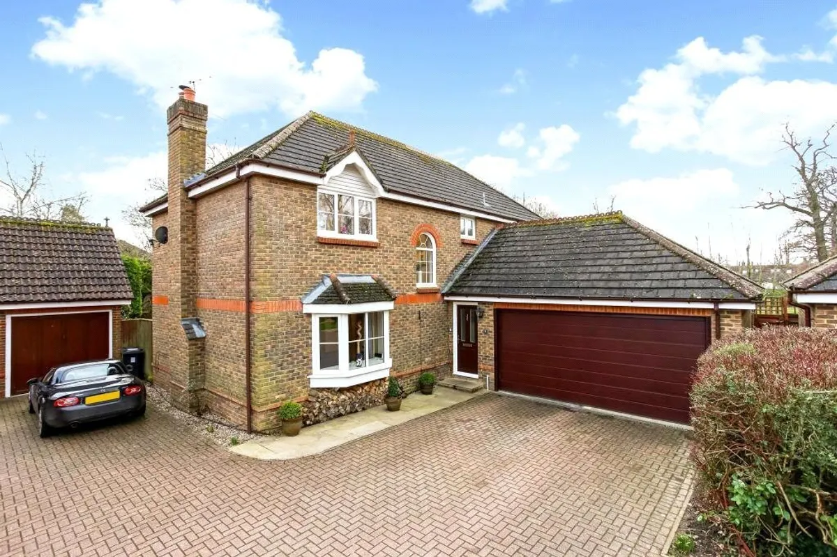 Meitner Close, Bramley, RG26
