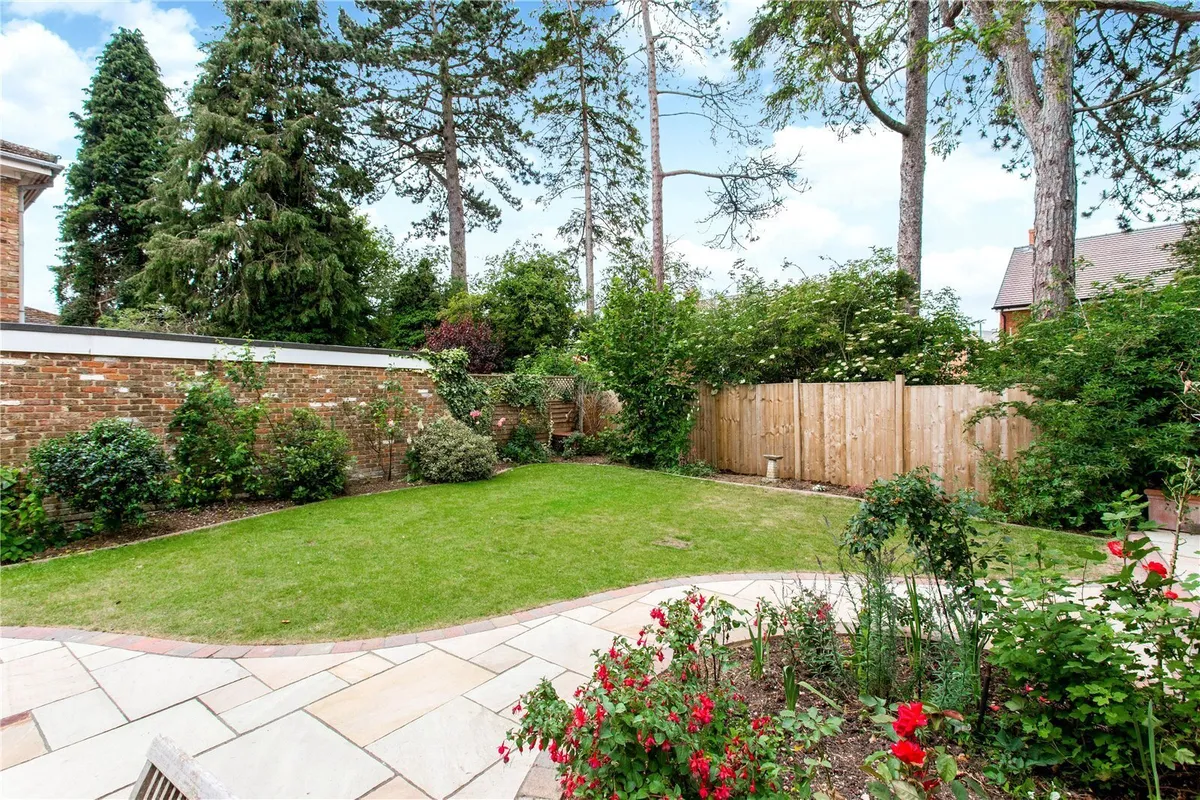 Barn Lane, Oakley, RG23