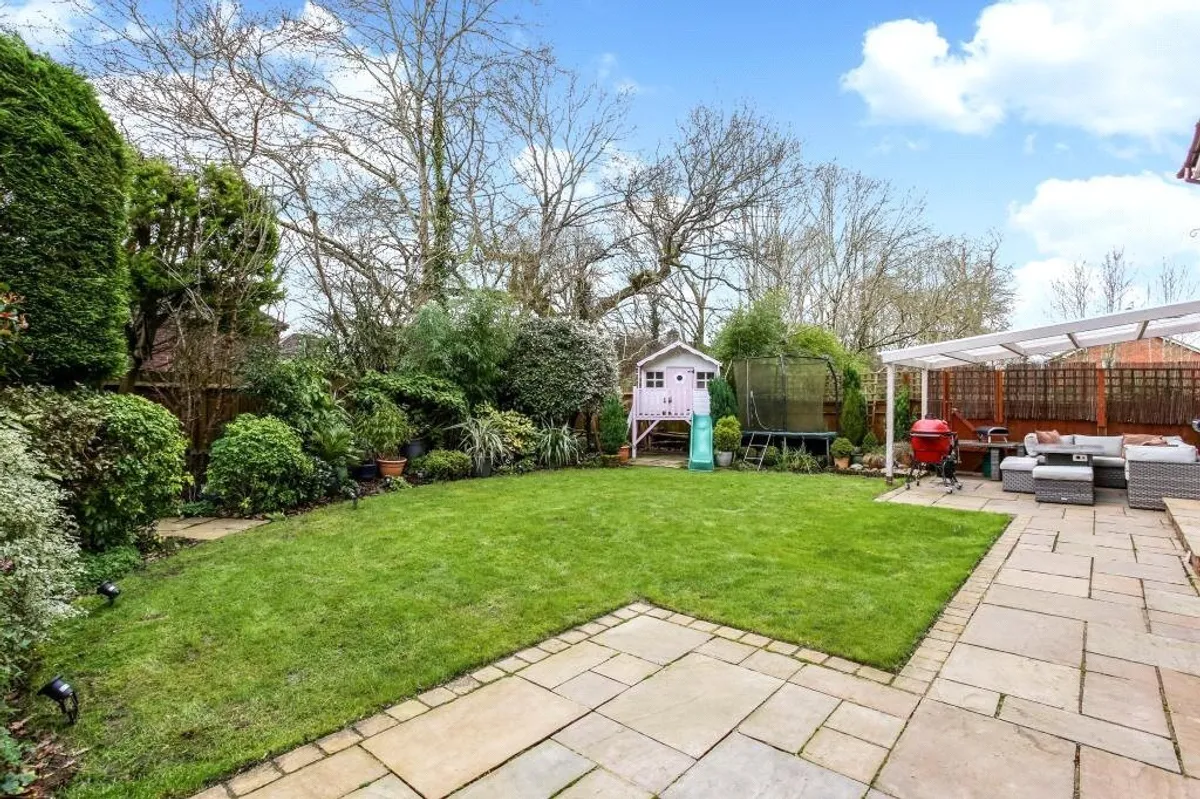 Meitner Close, Bramley, RG26