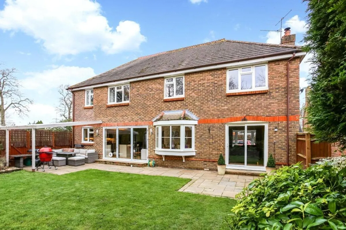 Meitner Close, Bramley, RG26
