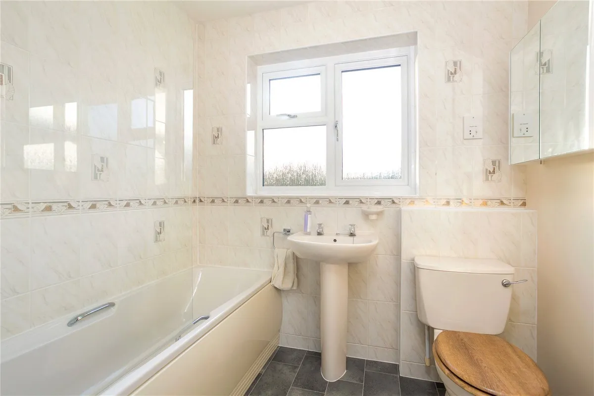 Hoopers Way, Oakley, RG23