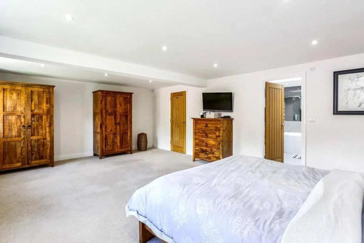 Avondale, New Road, Pamber Green, RG26