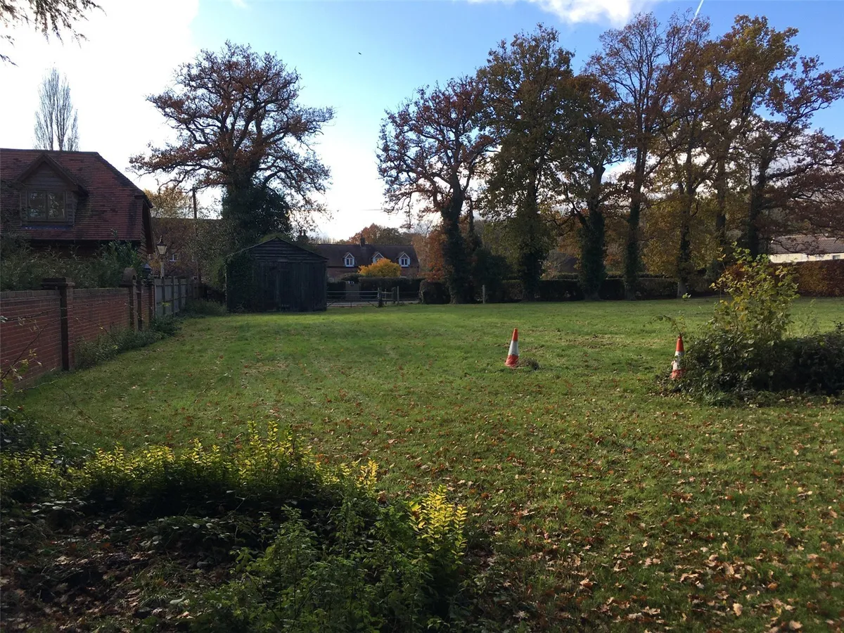Baughurst Road, Baughurst, RG26