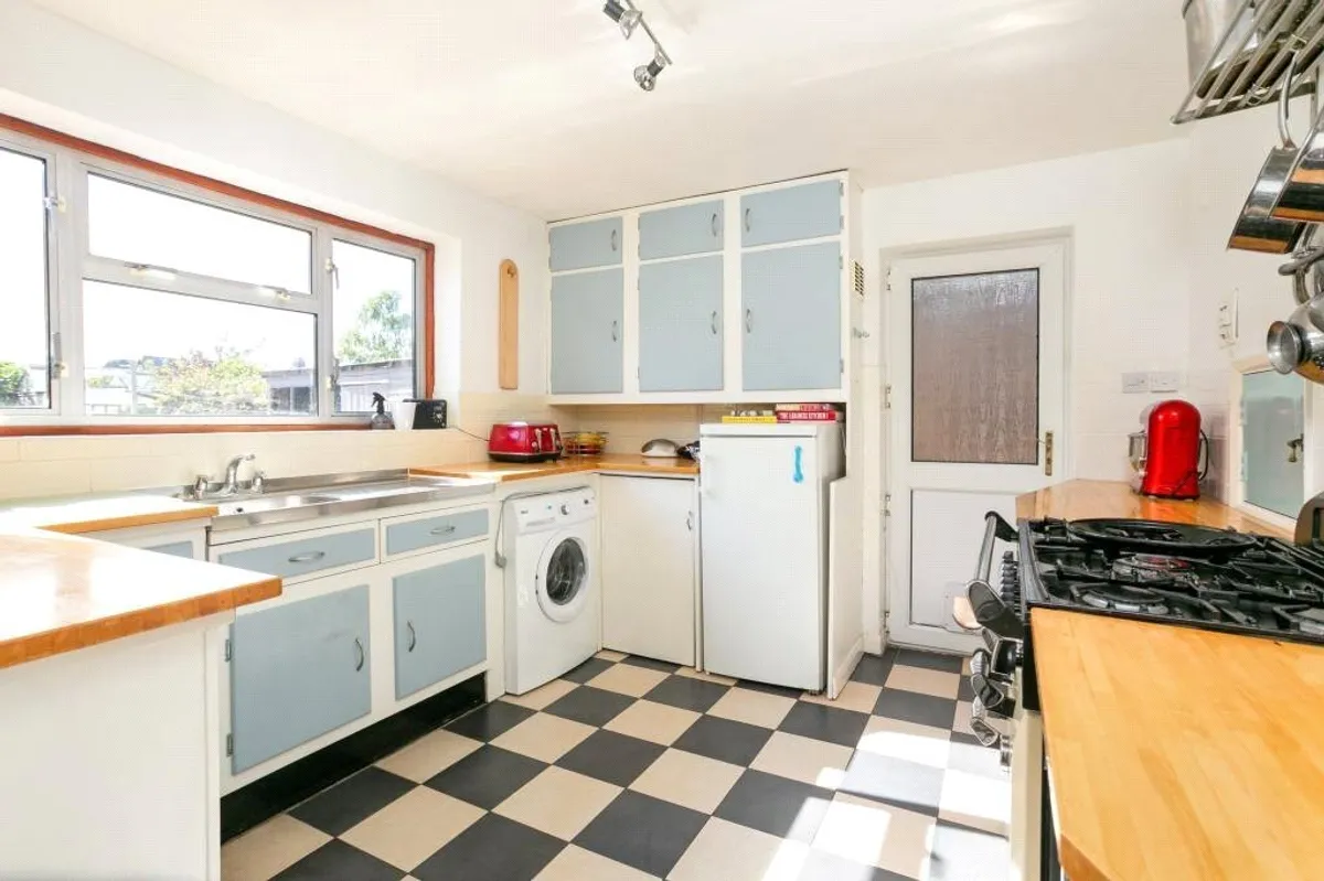 Northfield Road, Sherfield-On-Loddon, Hook, RG27