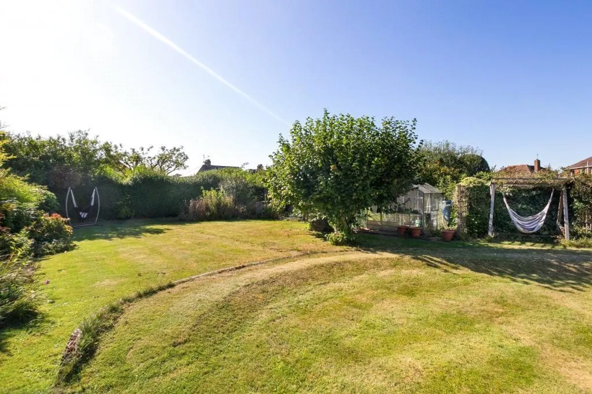 Northfield Road, Sherfield-On-Loddon, Hook, RG27