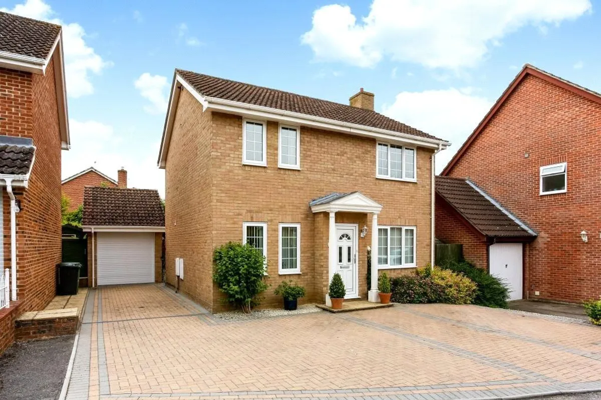 Juniper Close, Chineham, Basingstoke, RG24