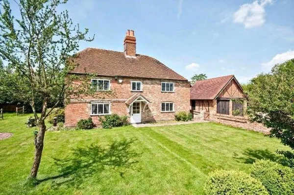Reading Road, Sherfield-on-Loddon, Hook, Hampshire, RG27