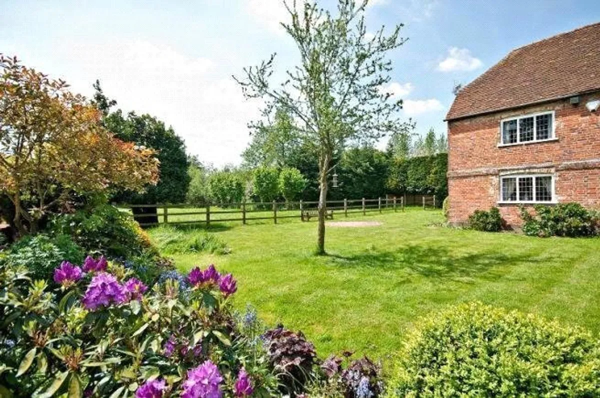 Reading Road, Sherfield-on-Loddon, Hook, Hampshire, RG27
