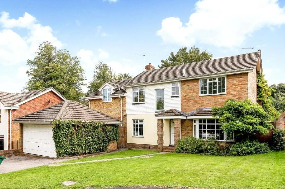 St Michaels Close, North Waltham, Basingstoke, RG25