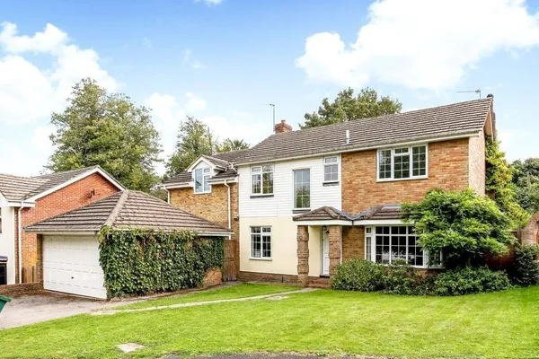 St Michaels Close, North Waltham, Basingstoke, RG25