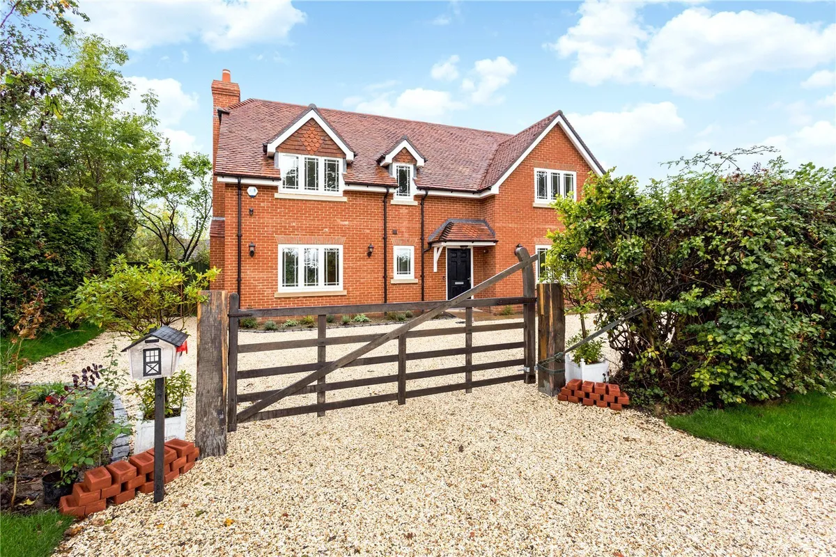 The Common, West Heath, Baughurst, RG26
