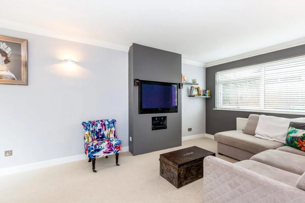 Begonia Close, Kempshott, Basingstoke, RG22