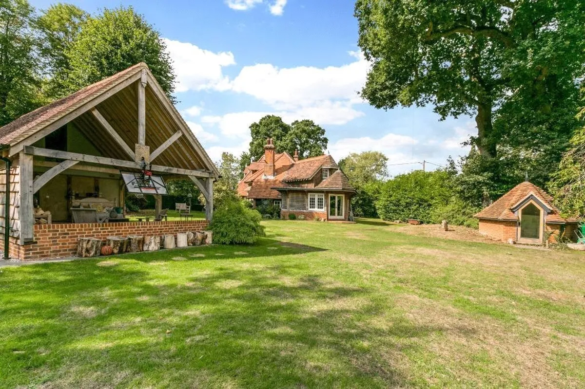 Bramley Corner, Bramley, RG26