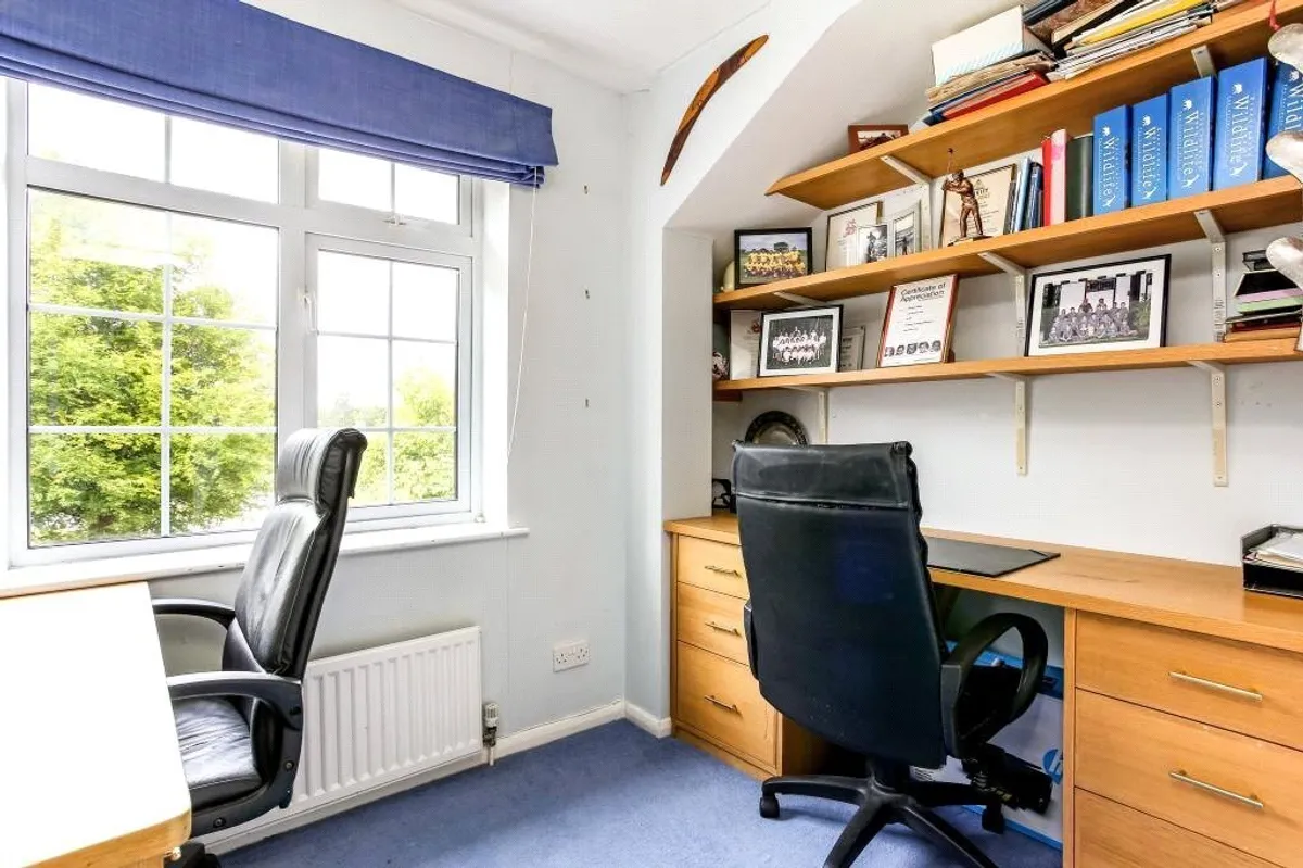 St Michaels Close, North Waltham, Basingstoke, RG25