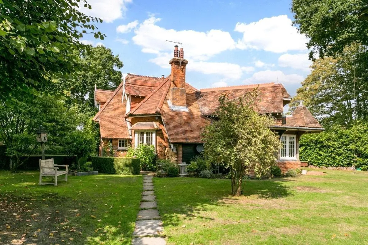 Bramley Corner, Bramley, RG26