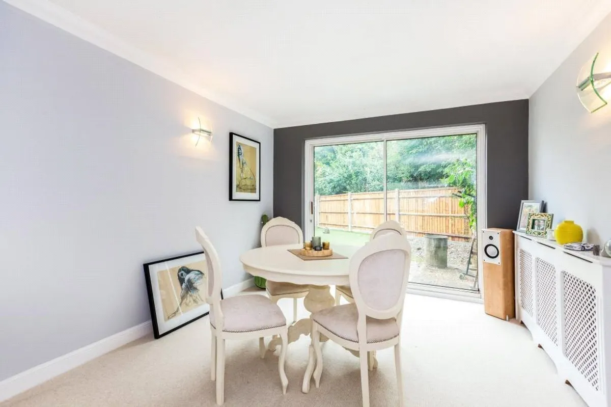 Begonia Close, Kempshott, Basingstoke, RG22
