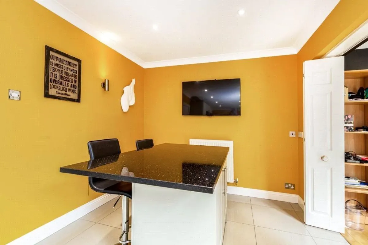 Begonia Close, Kempshott, Basingstoke, RG22