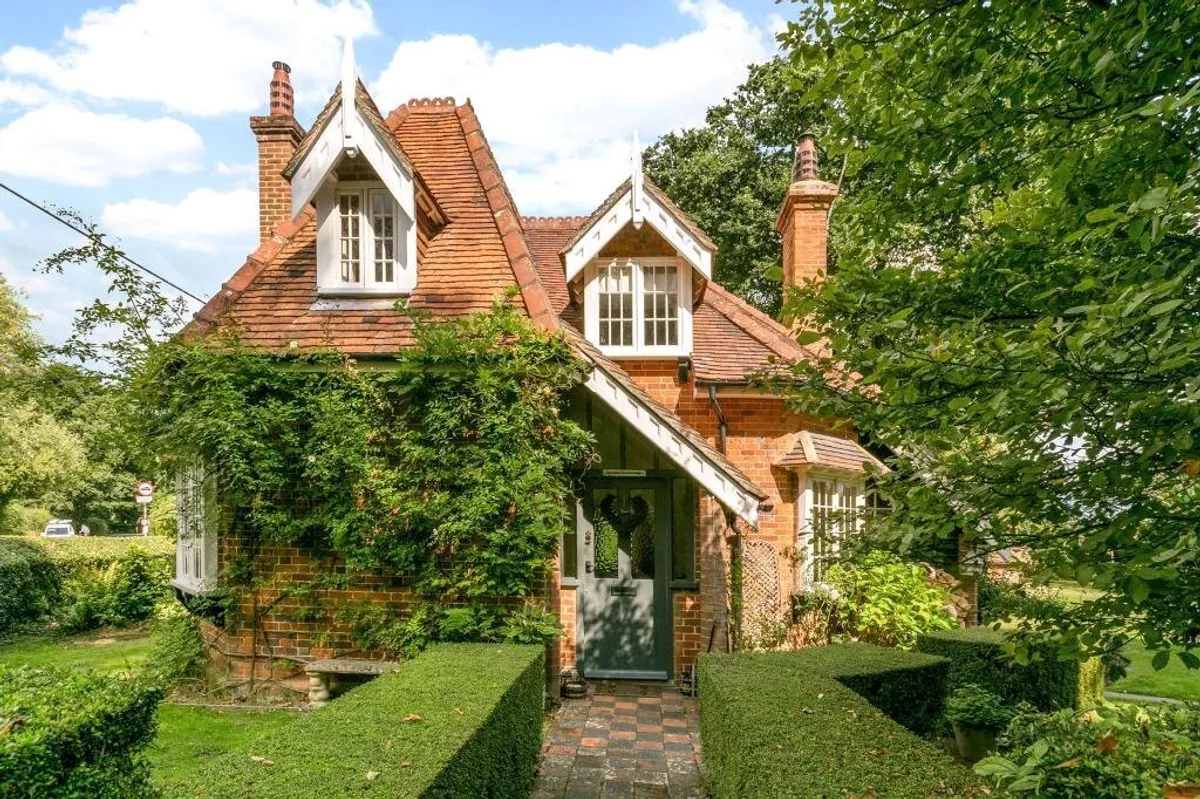 Bramley Corner, Bramley, RG26