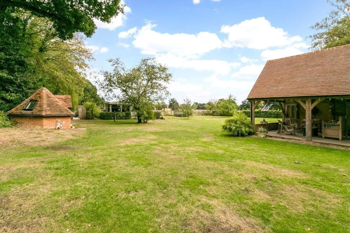 Bramley Corner, Bramley, RG26