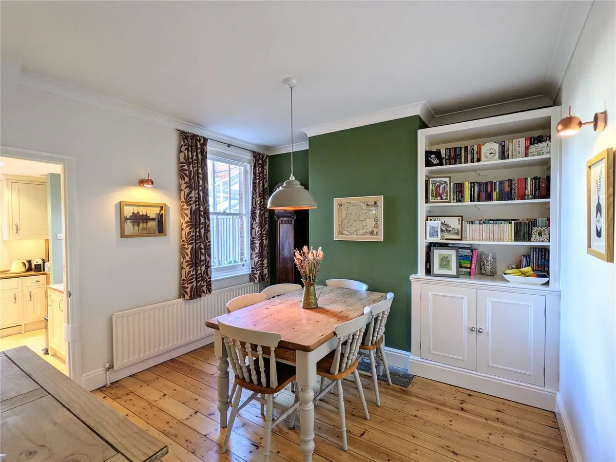 York Road, Farnborough, GU14