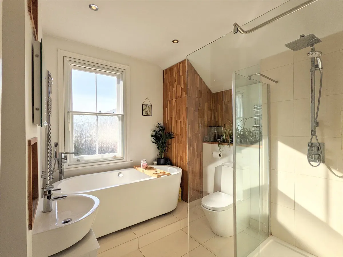 York Road, Farnborough, GU14