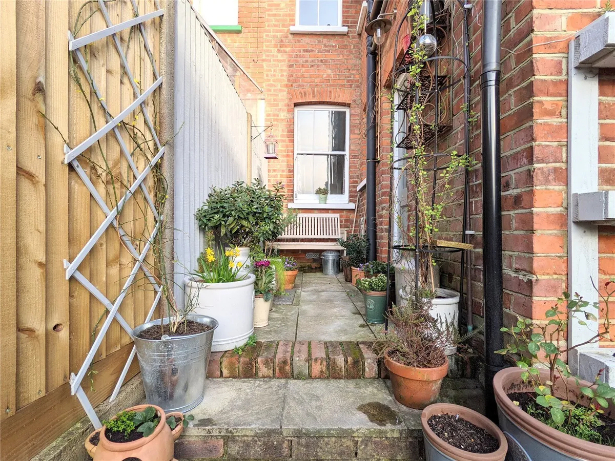 York Road, Farnborough, GU14