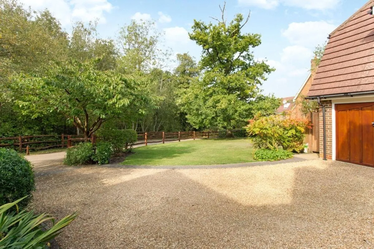 Wood End, Chineham, RG24