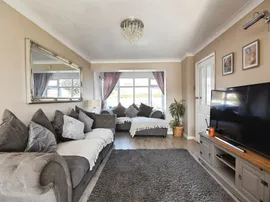Charlotte Gardens, Romford thumb 2