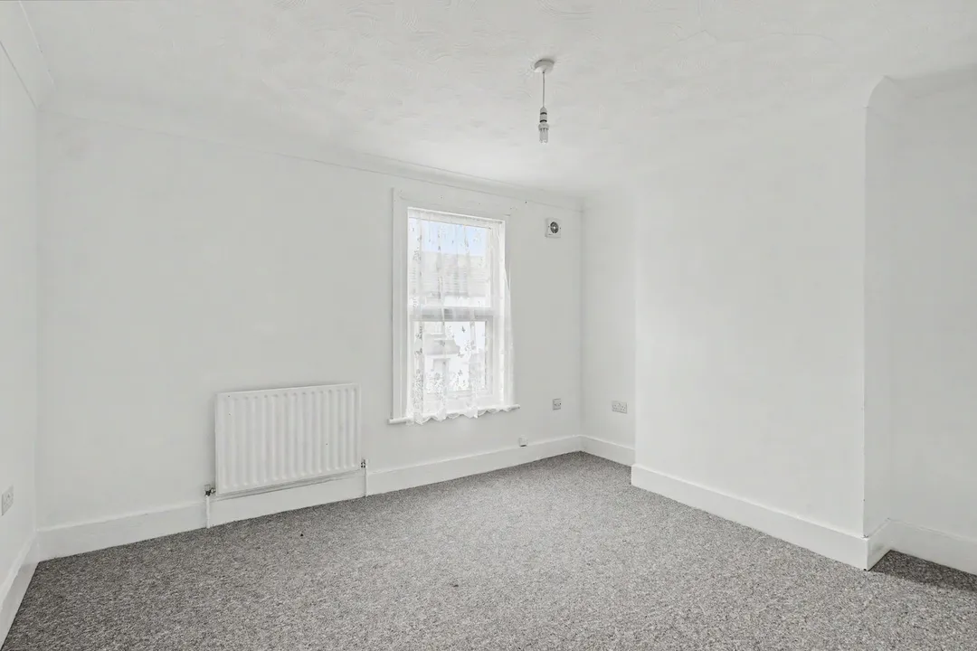 https://mr0.homeflow-assets.co.uk/files/photo/image/47893/1794/_x_/24017_EA_RS_12839361_IMG_6.jpg