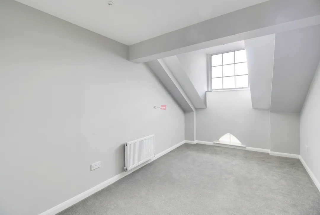 https://mr0.homeflow-assets.co.uk/files/photo/image/47893/1929/_x_/24017_EA_RL_9041386_IMG_6.jpg