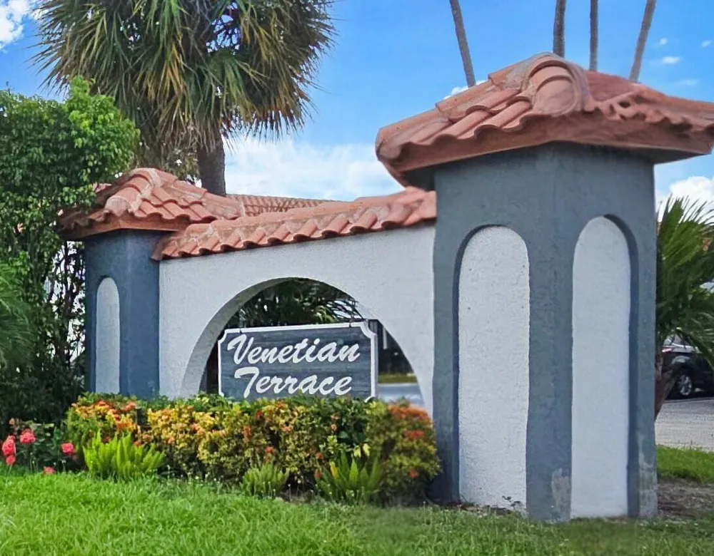 2101 W Woolbright Rd, Boynton Beach, FL 33426