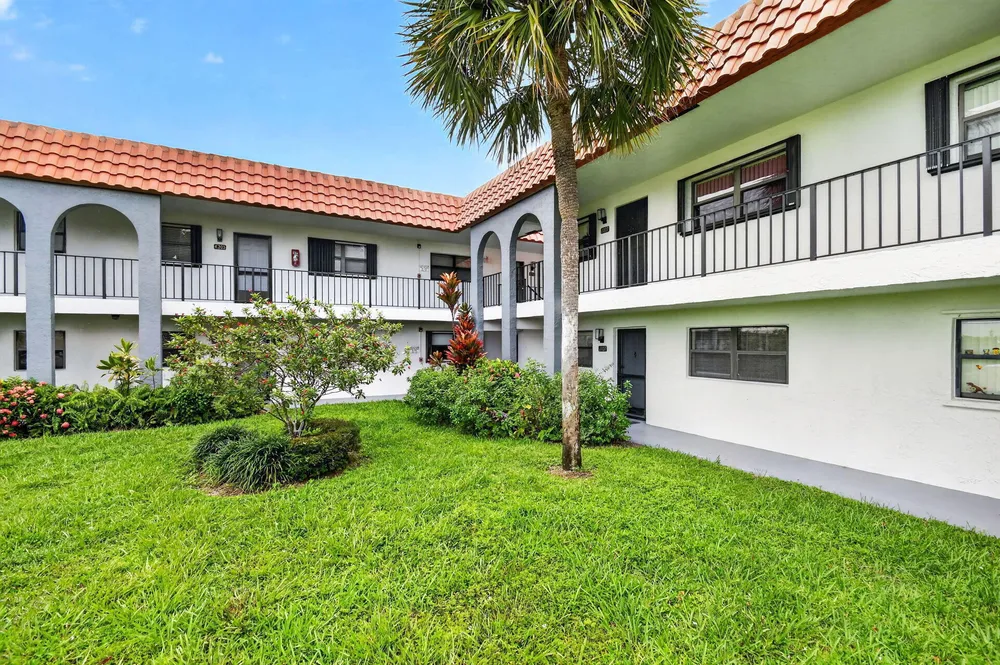 2101 W Woolbright Rd, Boynton Beach, FL 33426