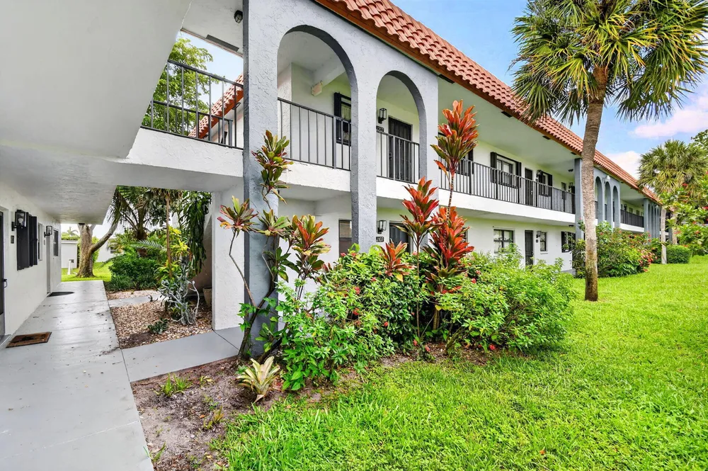2101 W Woolbright Rd, Boynton Beach, FL 33426