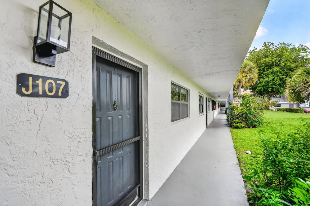 2101 W Woolbright Rd, Boynton Beach, FL 33426