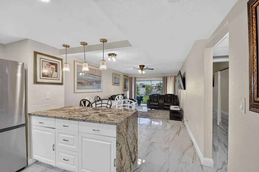 2101 W Woolbright Rd, Boynton Beach, FL 33426