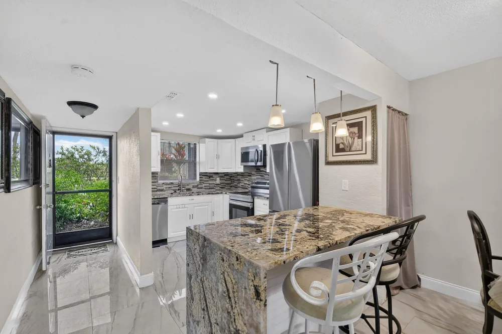 2101 W Woolbright Rd, Boynton Beach, FL 33426
