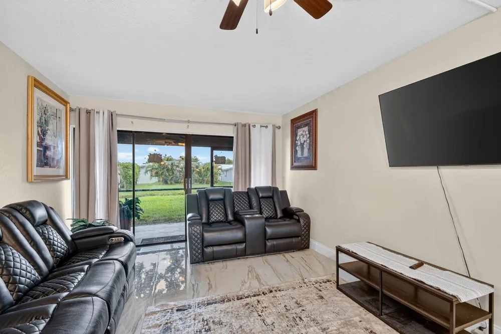 2101 W Woolbright Rd, Boynton Beach, FL 33426