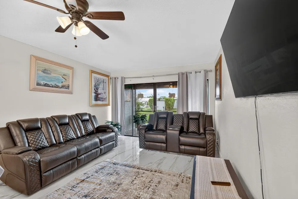 2101 W Woolbright Rd, Boynton Beach, FL 33426