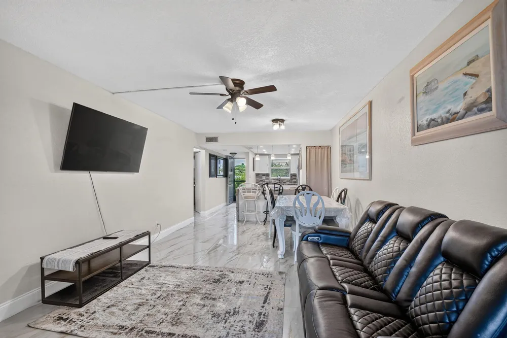 2101 W Woolbright Rd, Boynton Beach, FL 33426