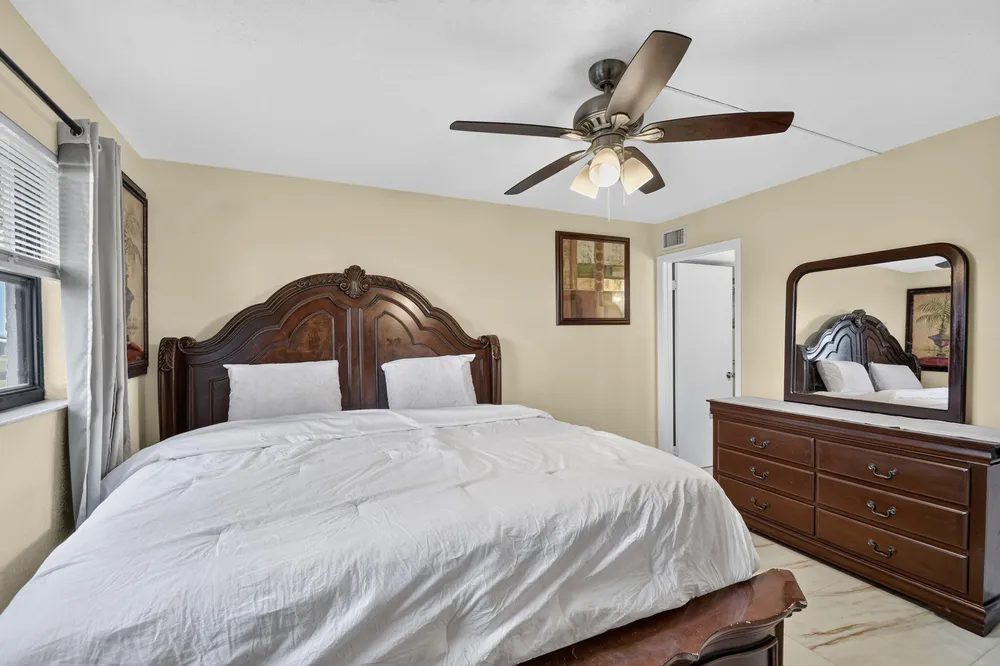 2101 W Woolbright Rd, Boynton Beach, FL 33426