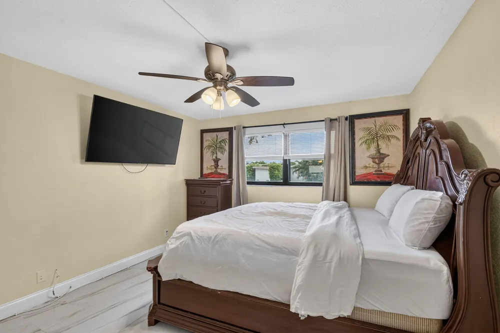 2101 W Woolbright Rd, Boynton Beach, FL 33426