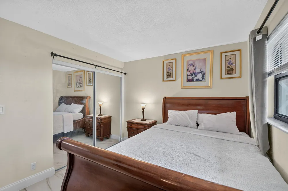 2101 W Woolbright Rd, Boynton Beach, FL 33426