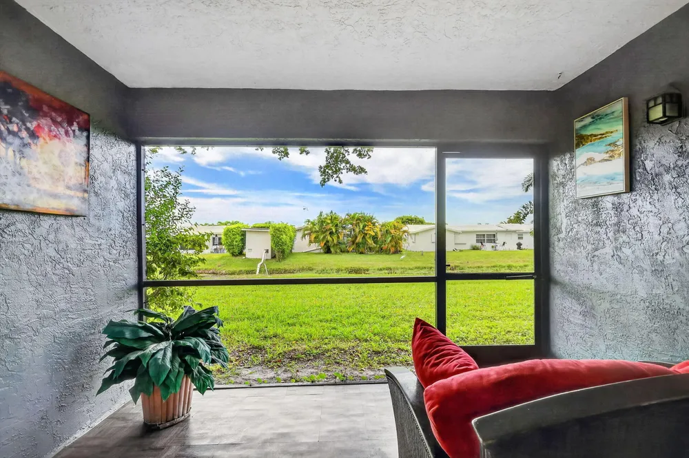 2101 W Woolbright Rd, Boynton Beach, FL 33426