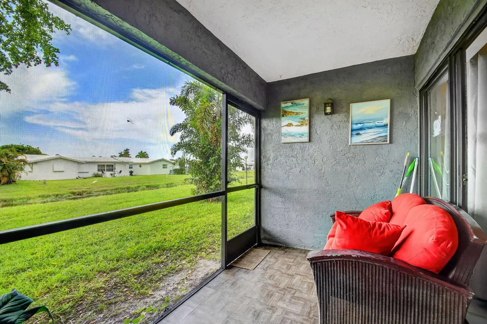 2101 W Woolbright Rd, Boynton Beach, FL 33426
