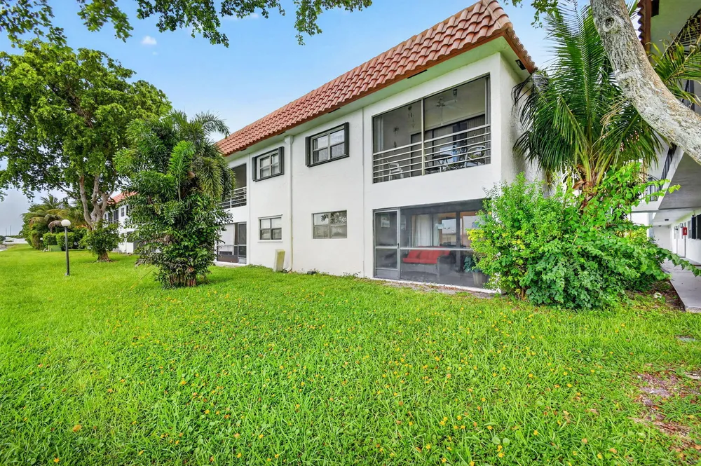 2101 W Woolbright Rd, Boynton Beach, FL 33426