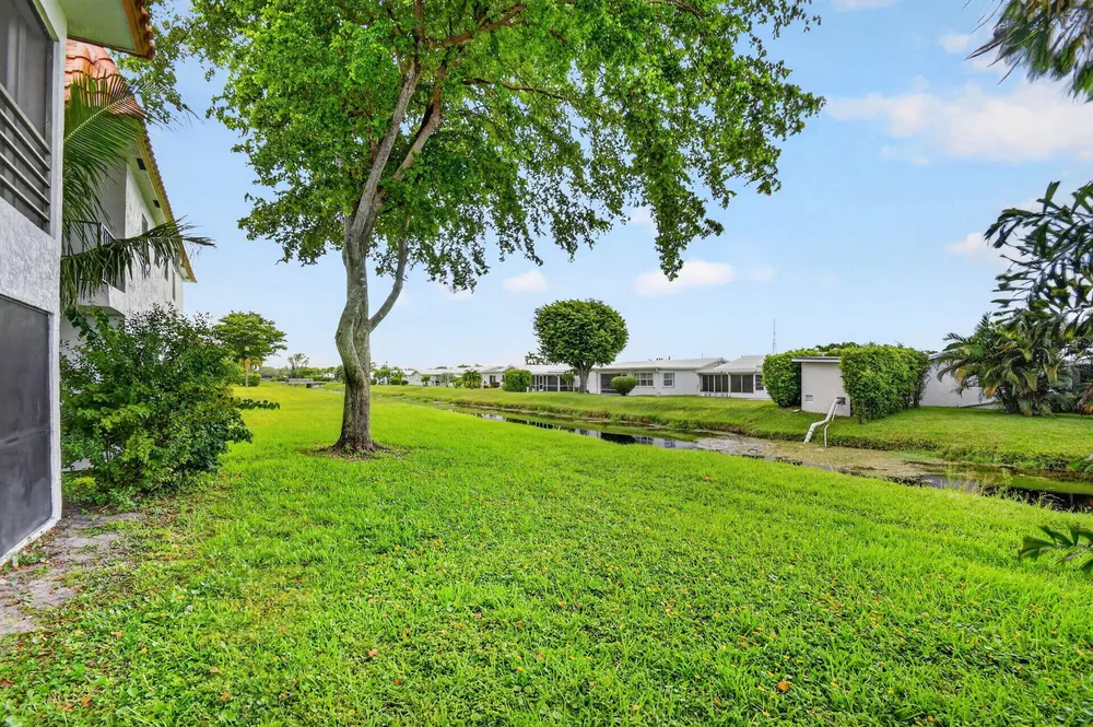 2101 W Woolbright Rd, Boynton Beach, FL 33426