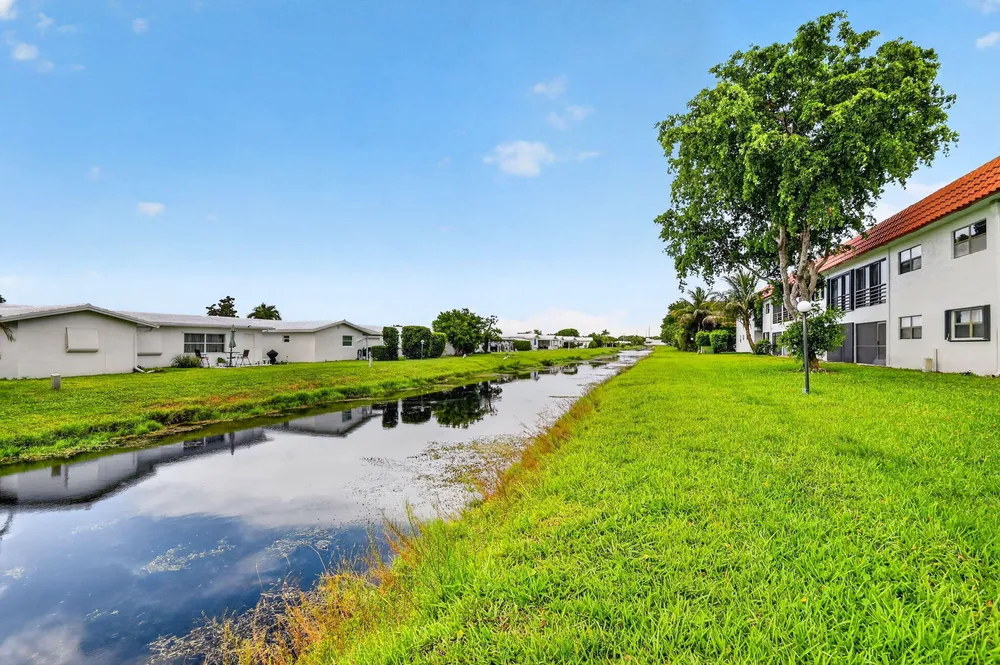2101 W Woolbright Rd, Boynton Beach, FL 33426
