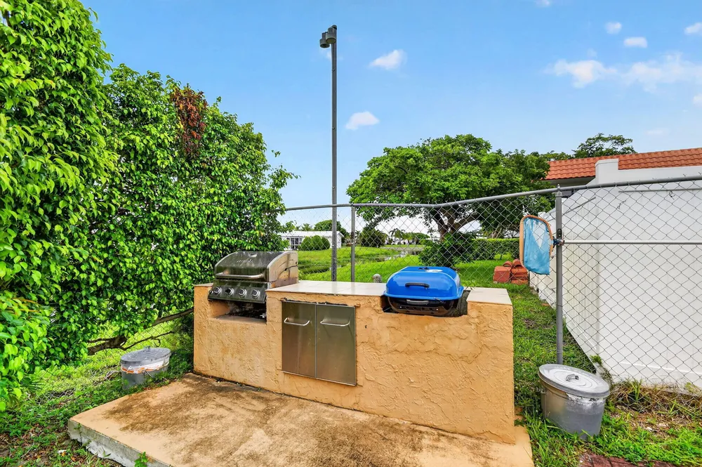 2101 W Woolbright Rd, Boynton Beach, FL 33426