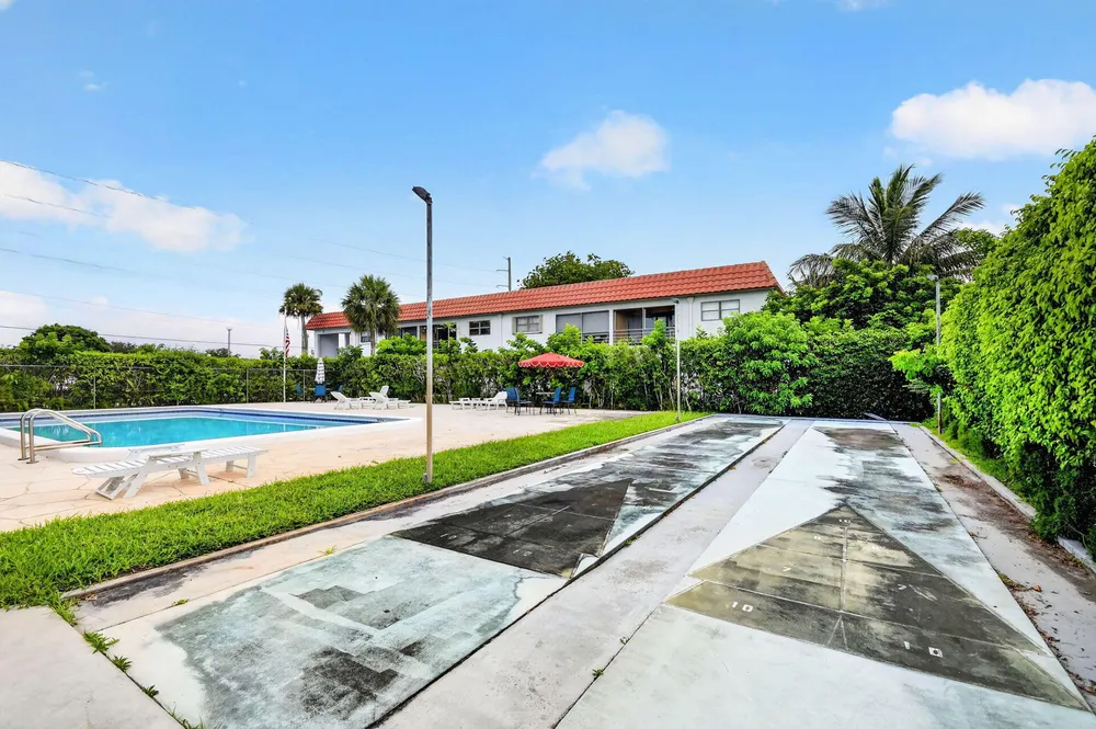 2101 W Woolbright Rd, Boynton Beach, FL 33426